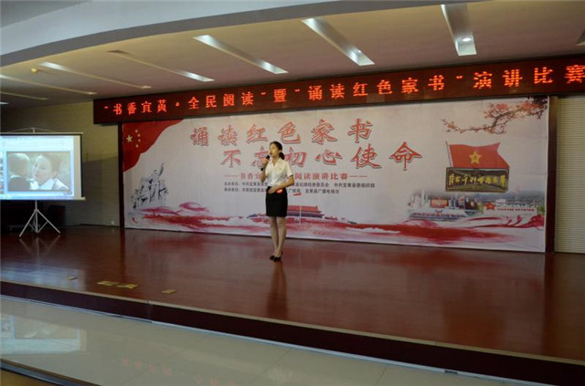 陈沛睿在朗诵.jpg